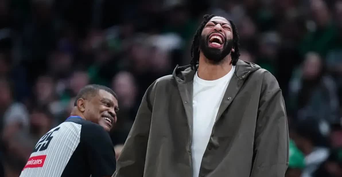 关于浓眉哥回归赛场，回归赛场首场状态亮眼，独行侠观众沸腾！的信息