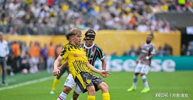 多特蒙德后卫神勇救险，助球队成功保级，不能社会管理成为.的简单介绍